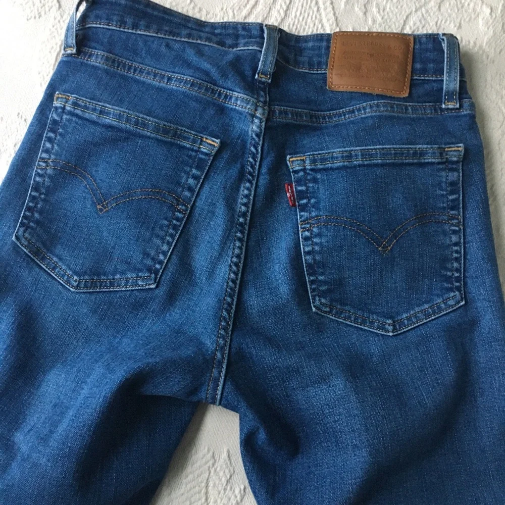 Levi’s Premium High Rise Bootcut Jeans - Picture 3 of 4